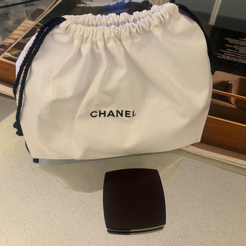Limited Edition Chanel Burgundy Compact Mirror NEW - Picture 4 of 6